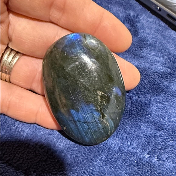Polished Labradorite Palm Stone - Blue-Green Flash - Picture 6 of 7
